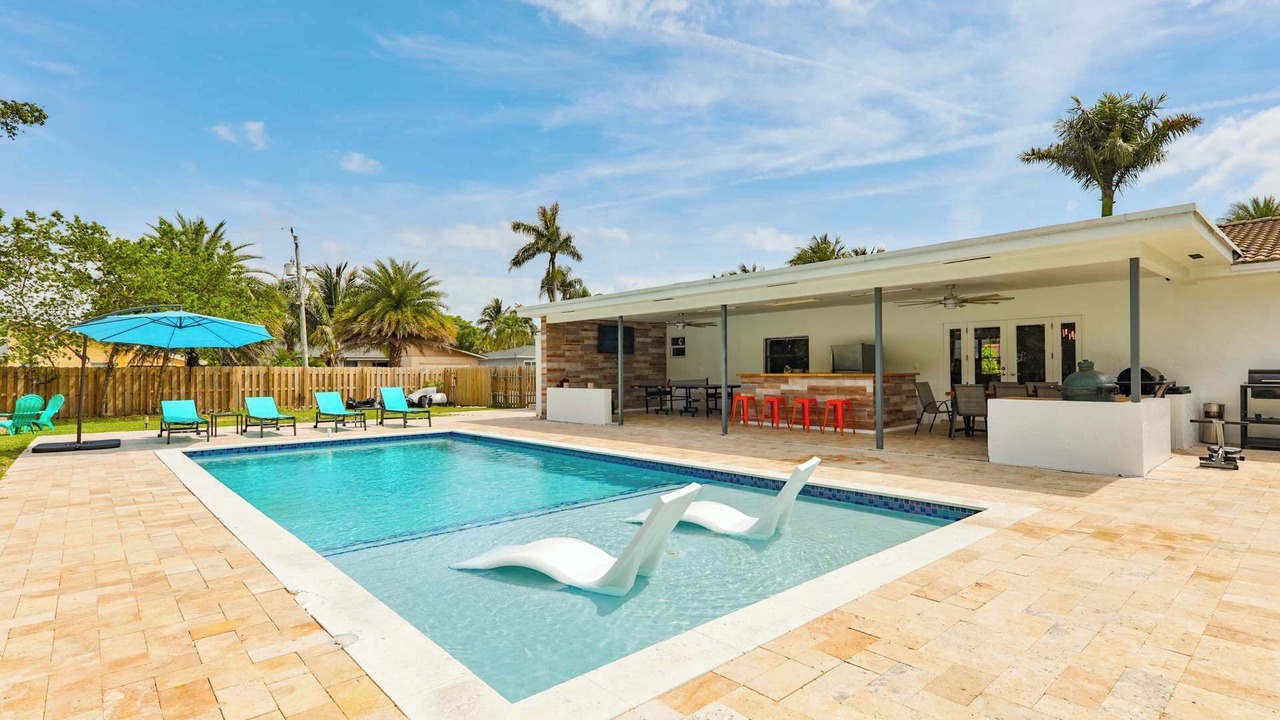Photo of Outdoor in Hallandale Beach