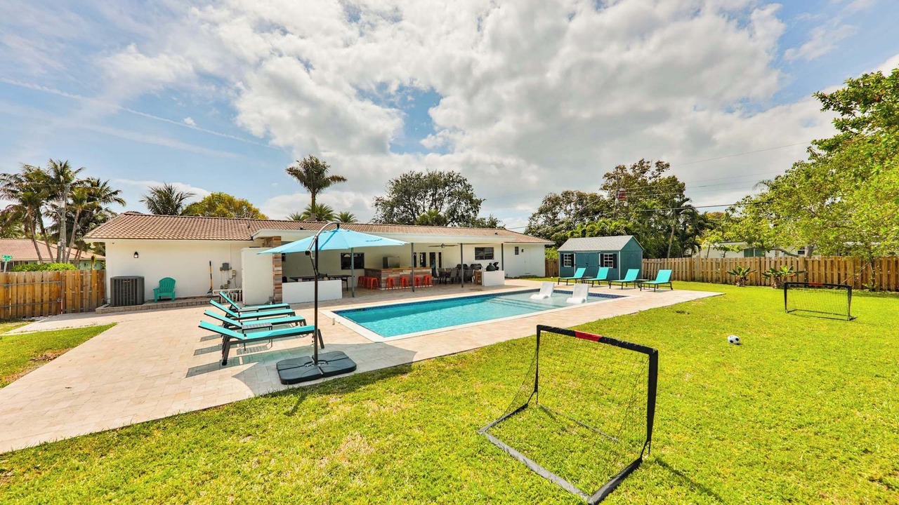 Photo of Outdoor in Hallandale Beach