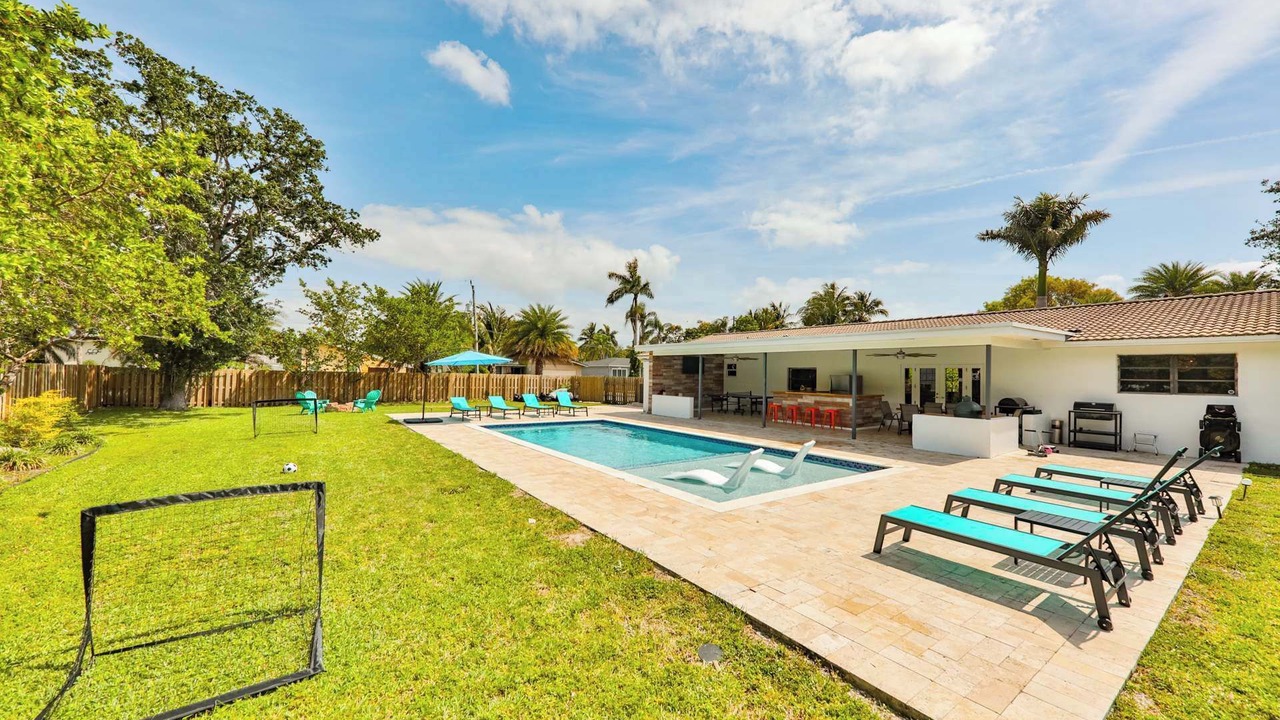 Photo of Outdoor in Hallandale Beach