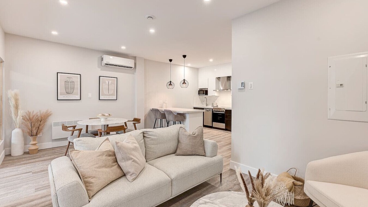 Photo of Livingroom in La Petite-Patrie