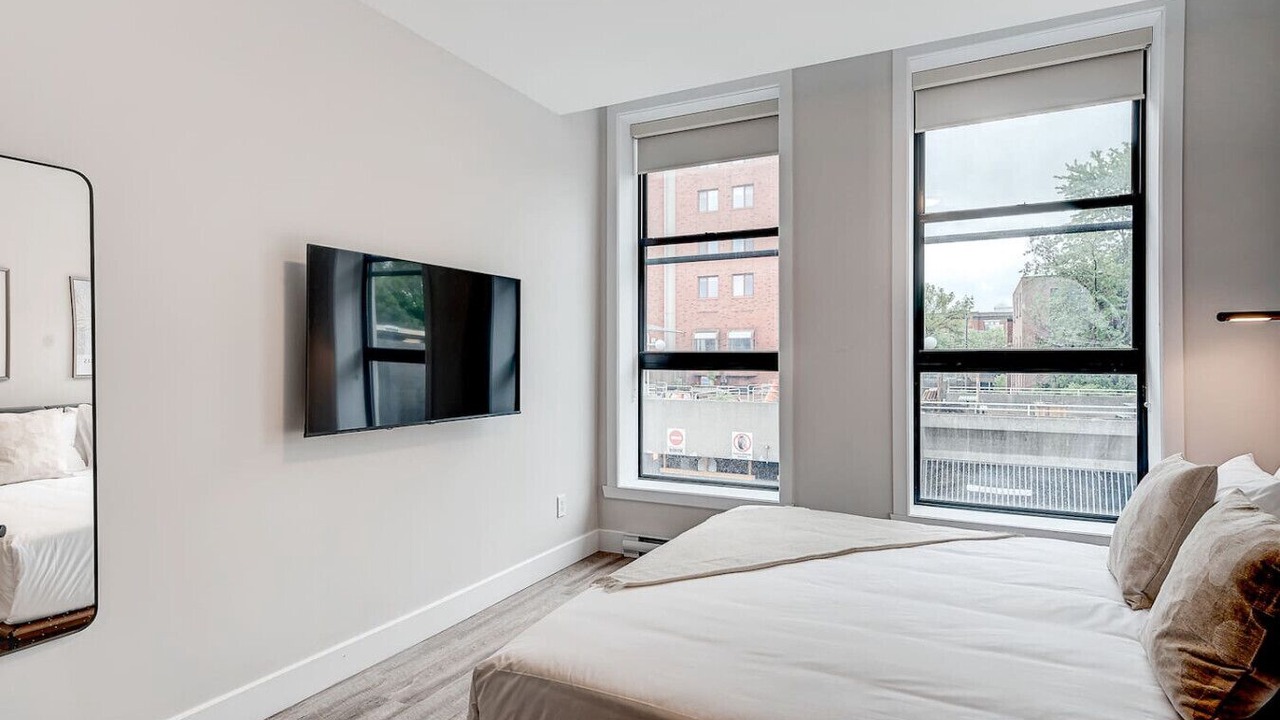 Photo of Bedroom in La Petite-Patrie