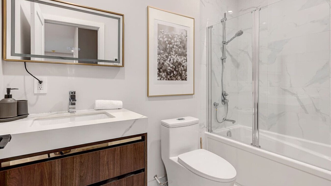Photo of Bathroom in La Petite-Patrie