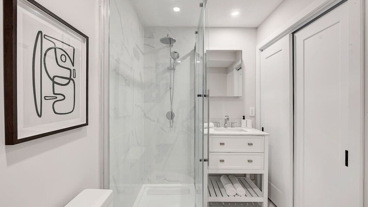 Photo of Bathroom in La Petite-Patrie