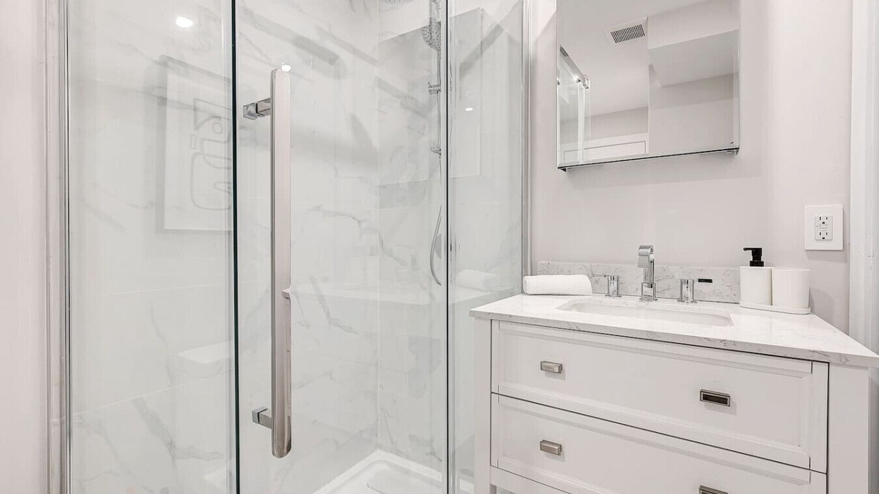 Photo of Bathroom in La Petite-Patrie
