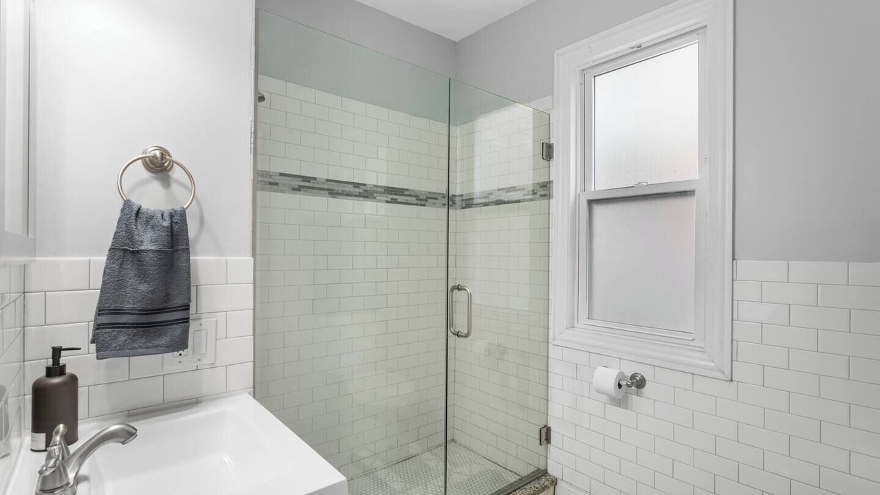 Photo of Bathroom in Lakeview