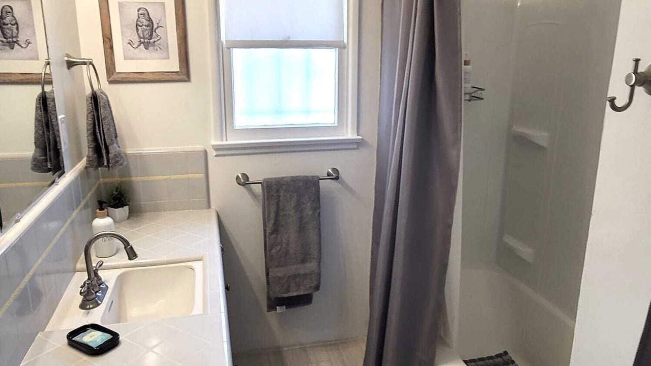 Photo of Bathroom in Harbor