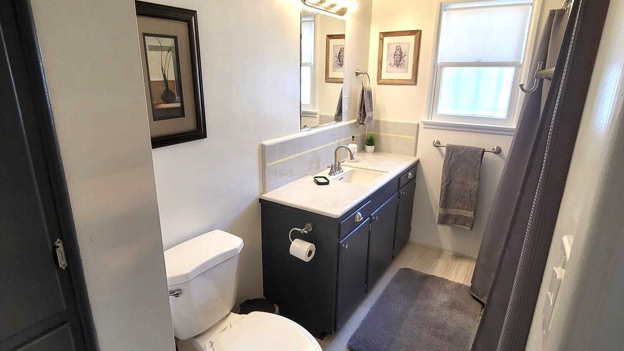 Photo of Bathroom in Harbor