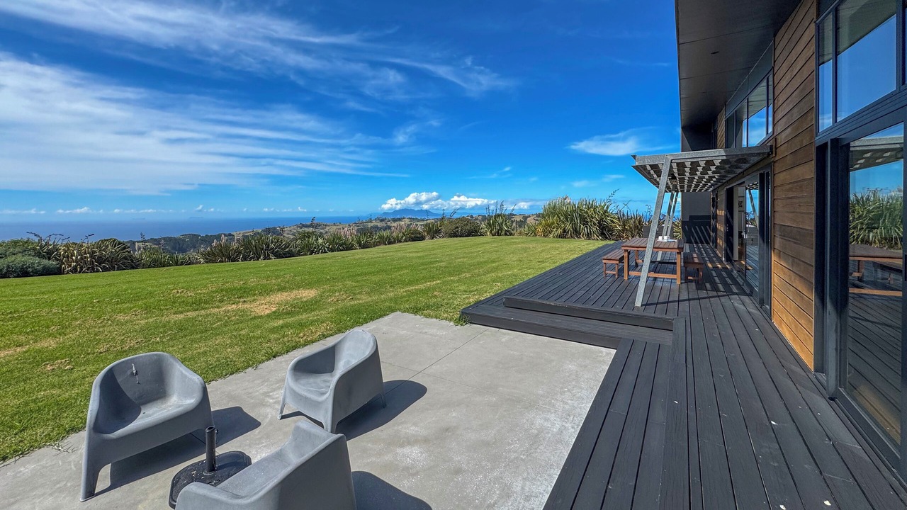 Photo of Patio Balcony in Whangateau