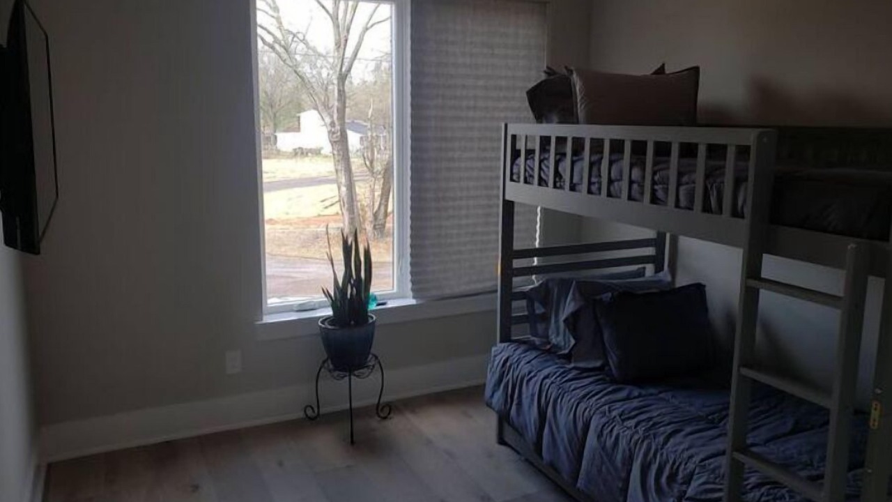 Photo of Bedroom in Tool