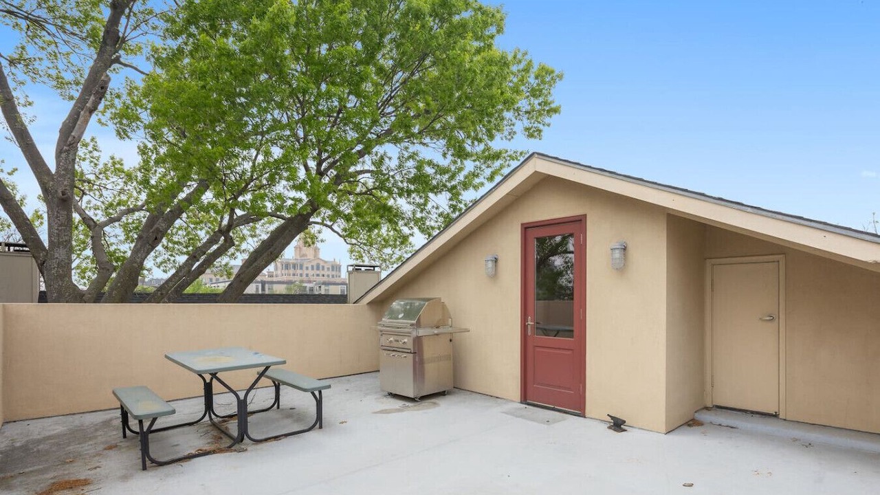 Photo of Outdoor in Oak Lawn