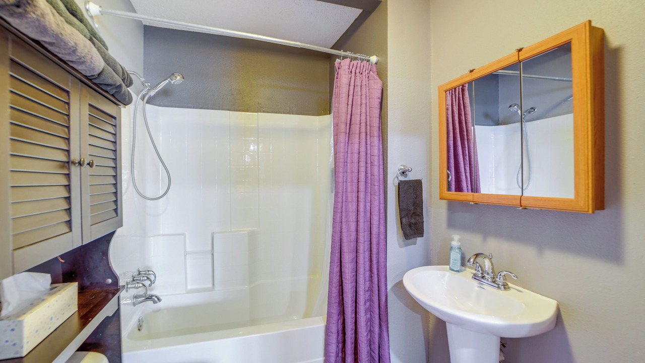 Photo of Bathroom in Daisy