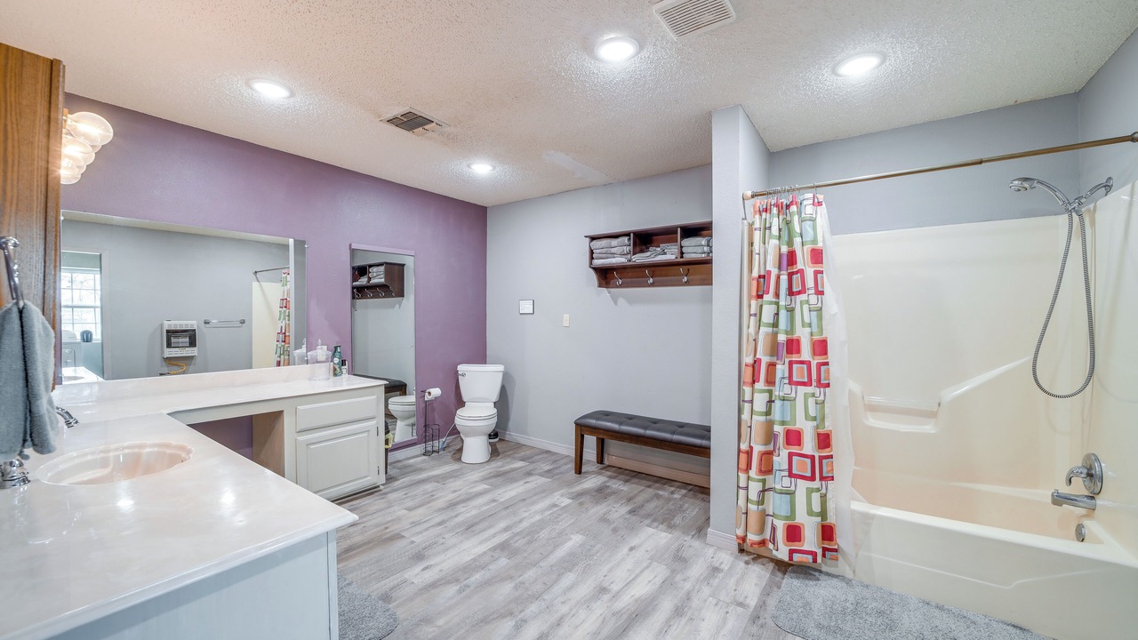 Photo of Bathroom in Daisy