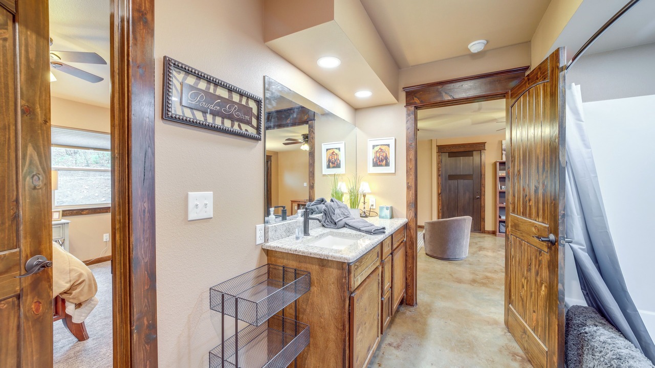 Photo of Bathroom in Daisy