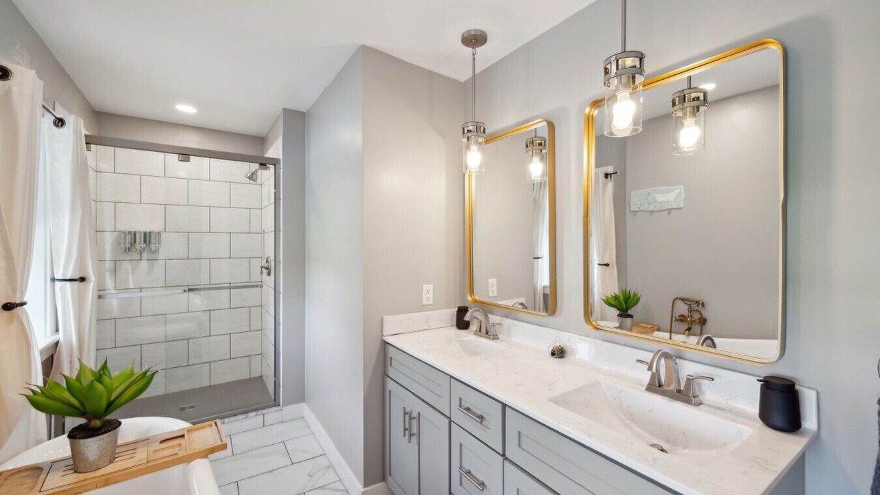 Photo of Bathroom in Rising Sun