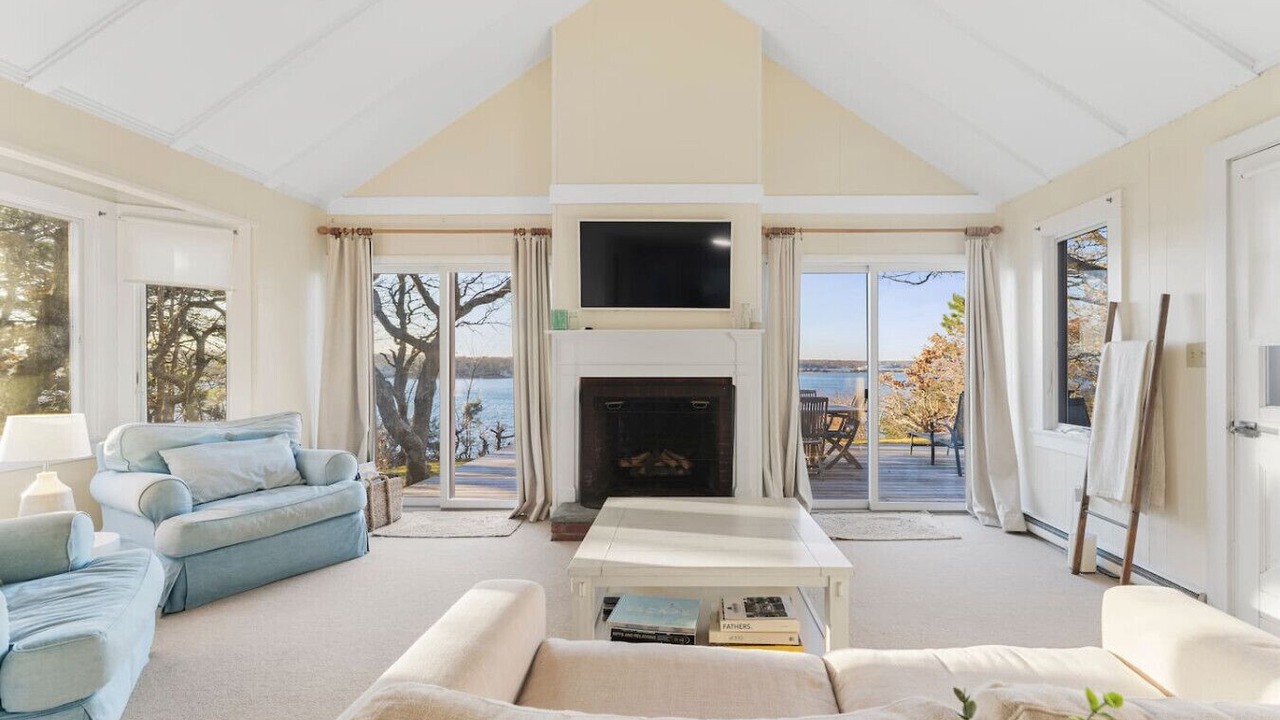 Photo of Bedroom in Lagoon Heights