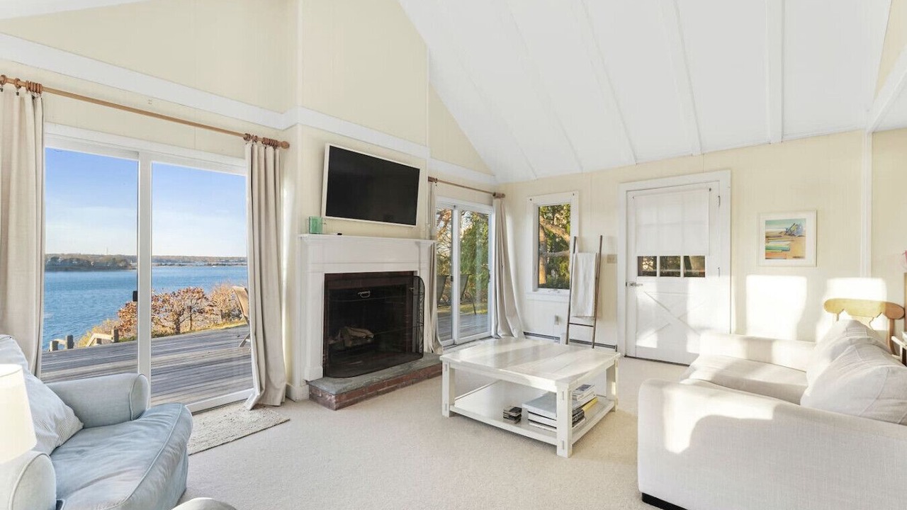 Photo of Bedroom in Lagoon Heights