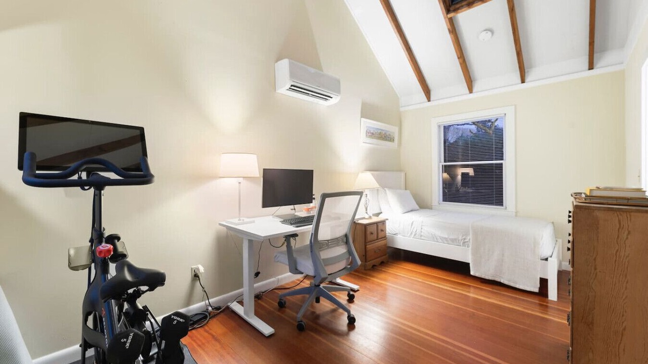 Photo of Bedroom in Lagoon Heights