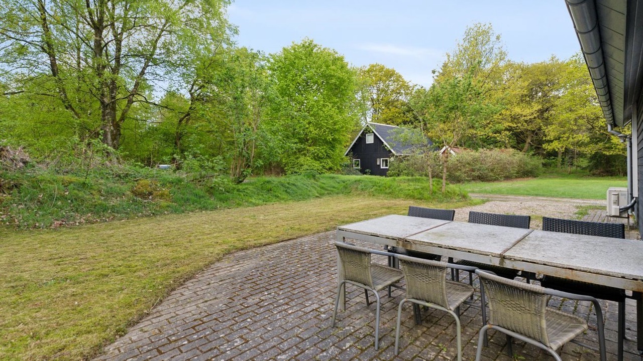 Photo of Others in Skygge