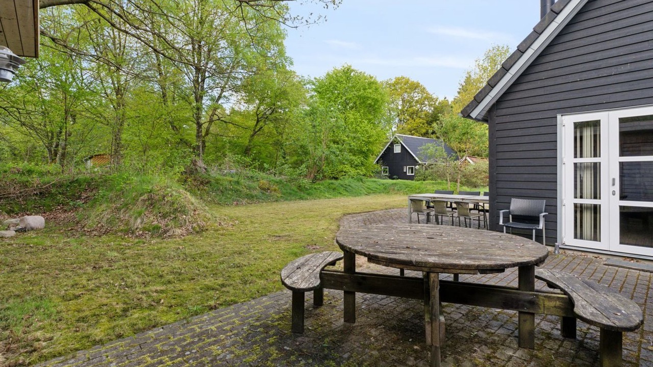 Photo of Others in Skygge