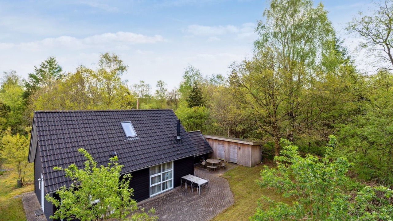 Photo of Others in Skygge