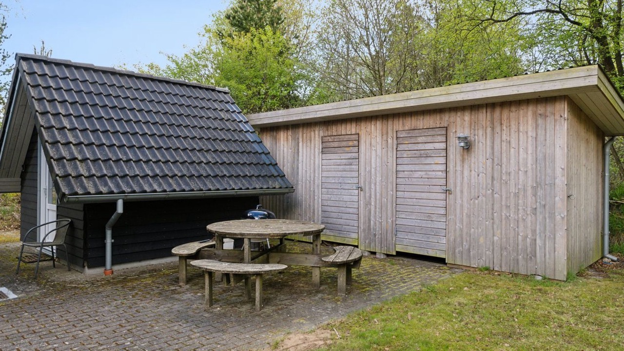 Photo of Others in Skygge