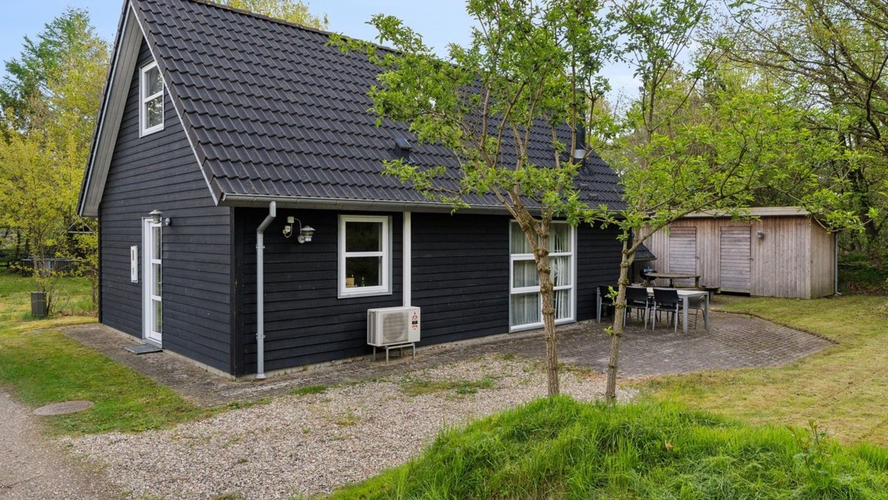 Photo of Others in Skygge