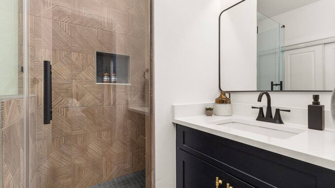 Photo of Bathroom in Nevada Street