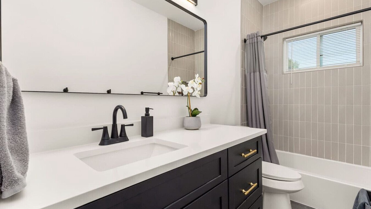 Photo of Bathroom in Nevada Street