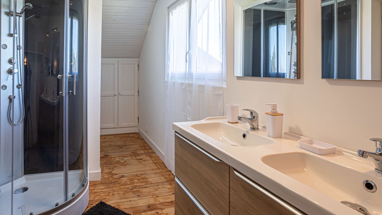 Photo of Bathroom in Ver-sur-Mer