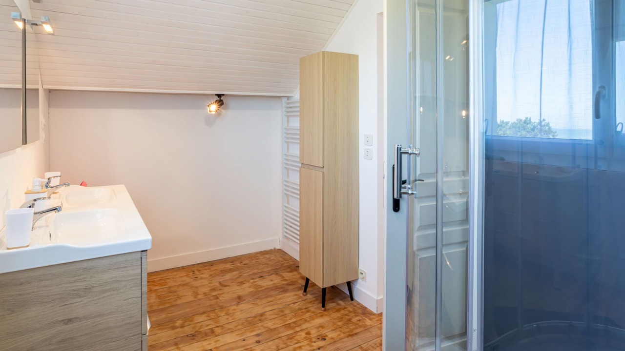 Photo of Bathroom in Ver-sur-Mer