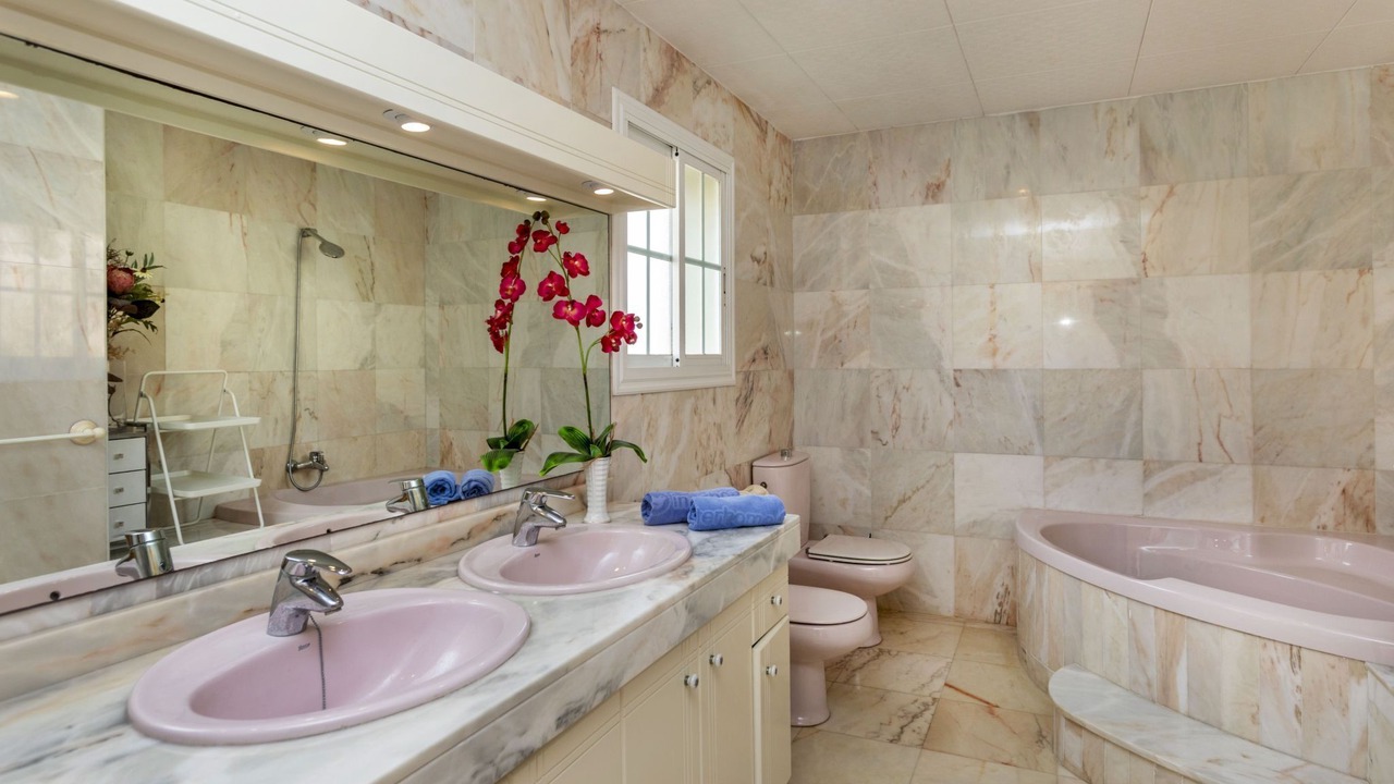 Photo of Bathroom in Cunit