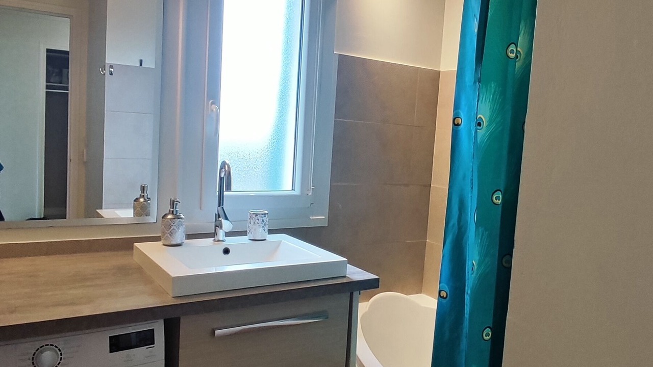 Photo of Bathroom in Le Home