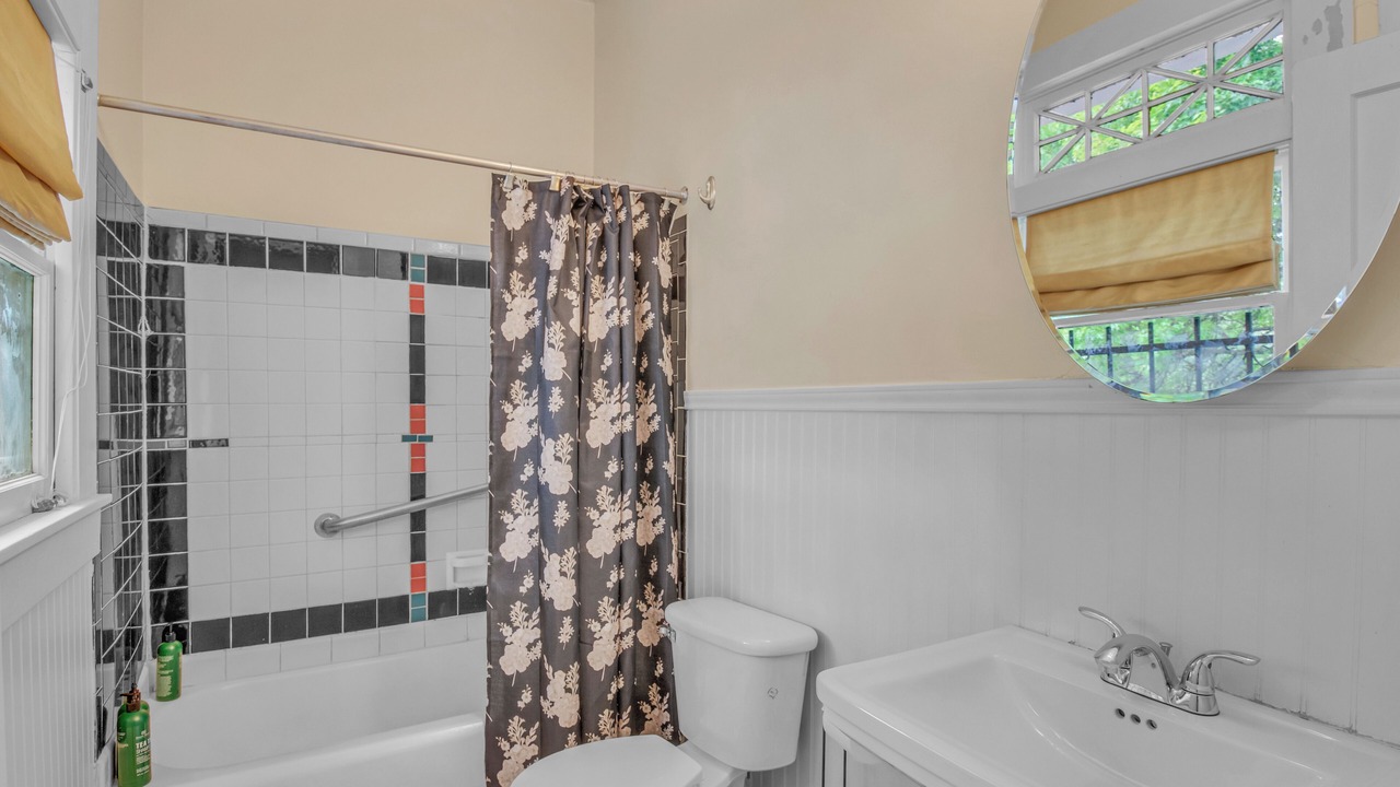 Photo of Bathroom in Arsenal