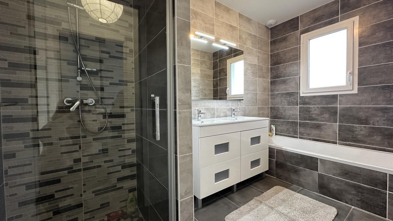 Photo of Bathroom in Escource
