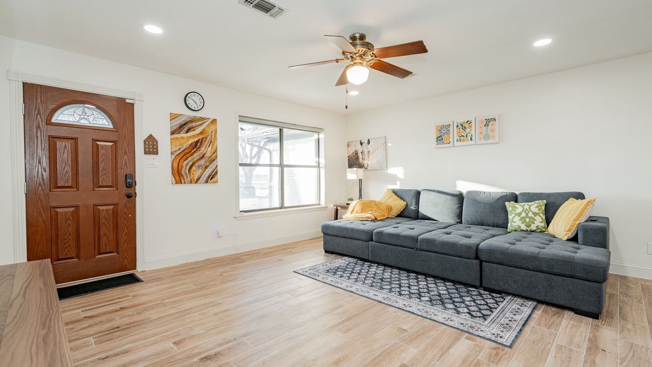 Photo of Livingroom in Weston