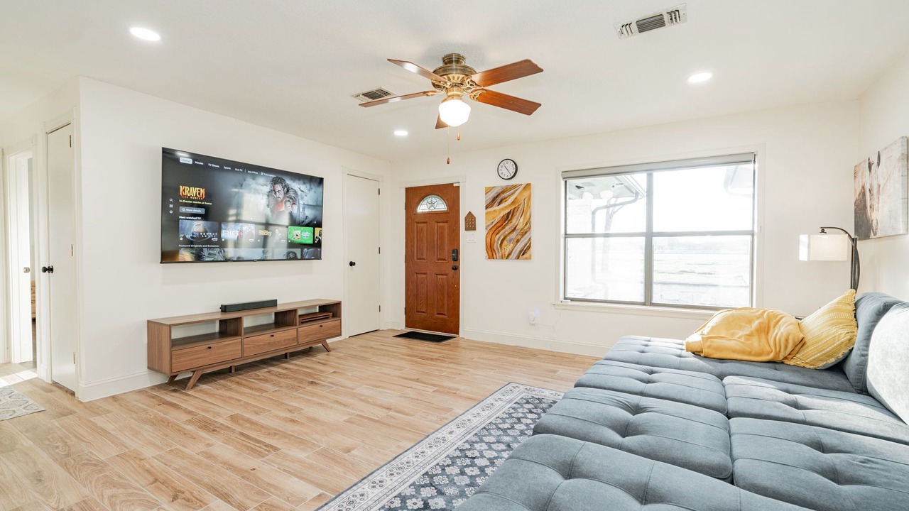 Photo of Livingroom in Weston