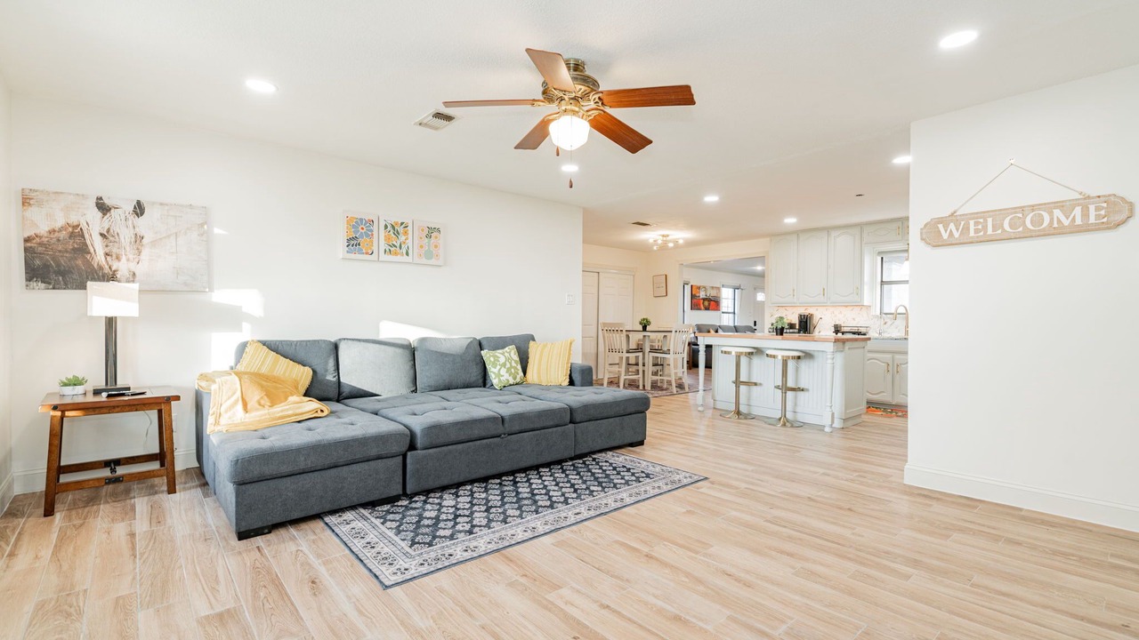 Photo of Livingroom in Weston