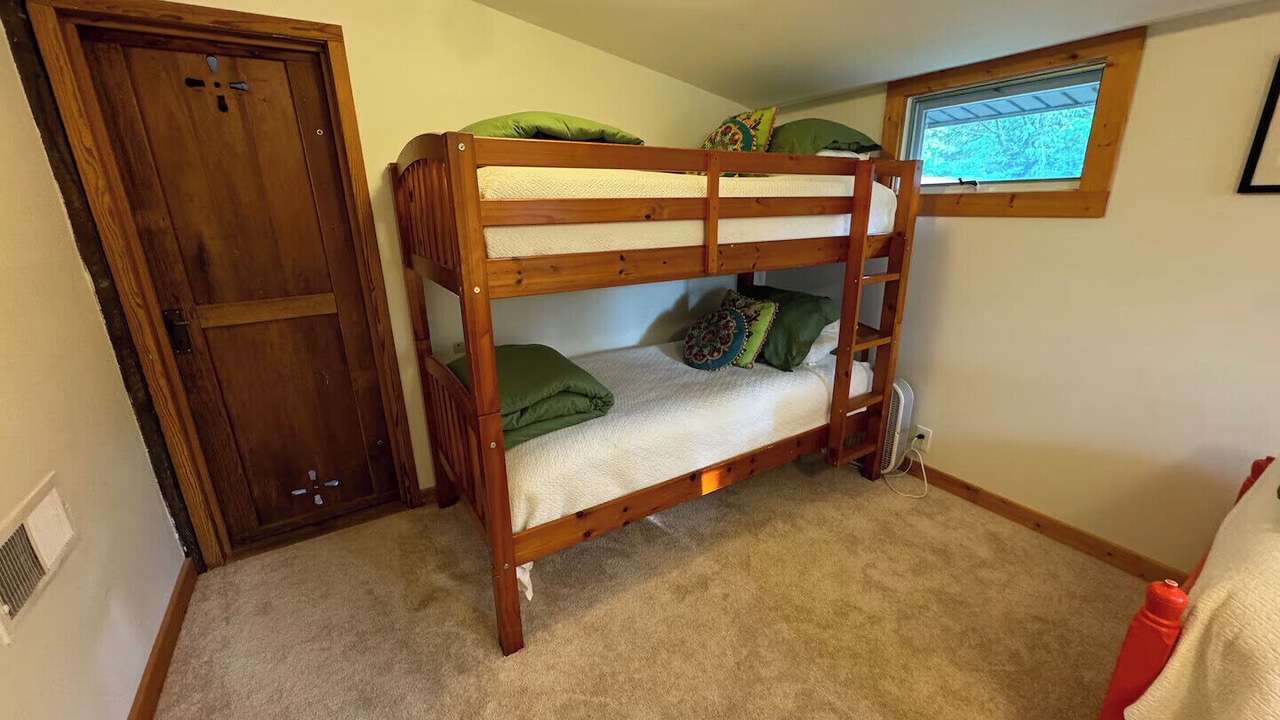 Photo of Bedroom in Berea