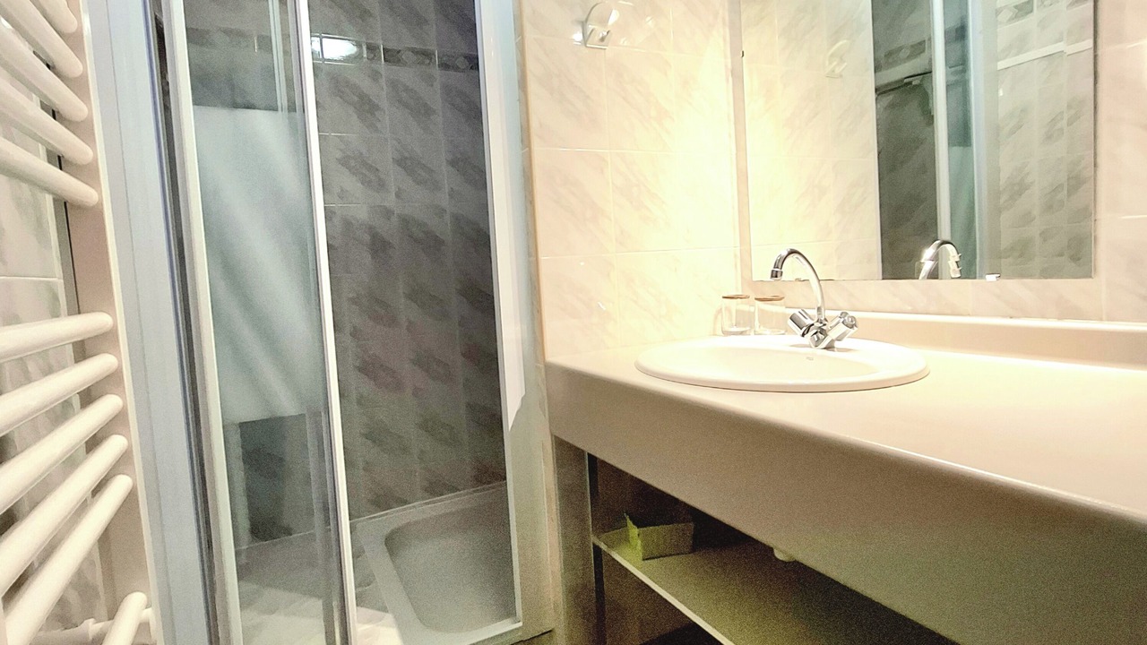 Photo of Bathroom in Cauterets