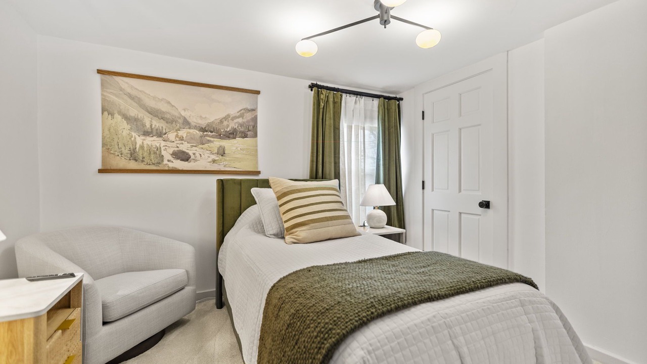 Photo of Bedroom in Newark