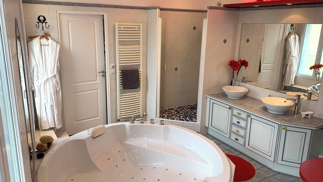Photo of Bathroom in Issy-les-Moulineaux