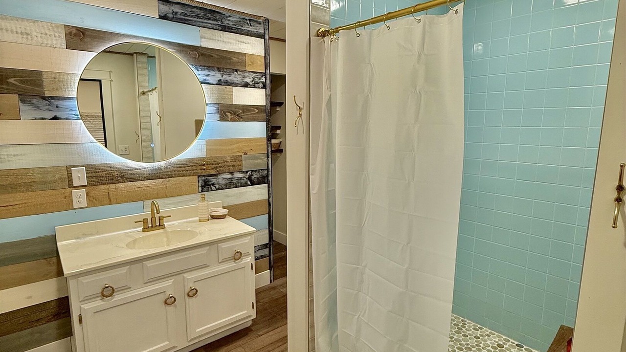 Photo of Bathroom in La Follette