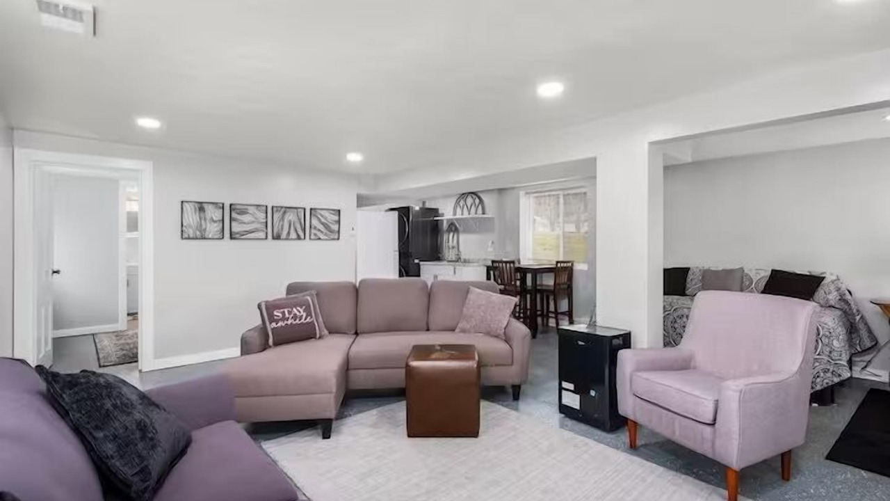 Photo of Livingroom in Montague