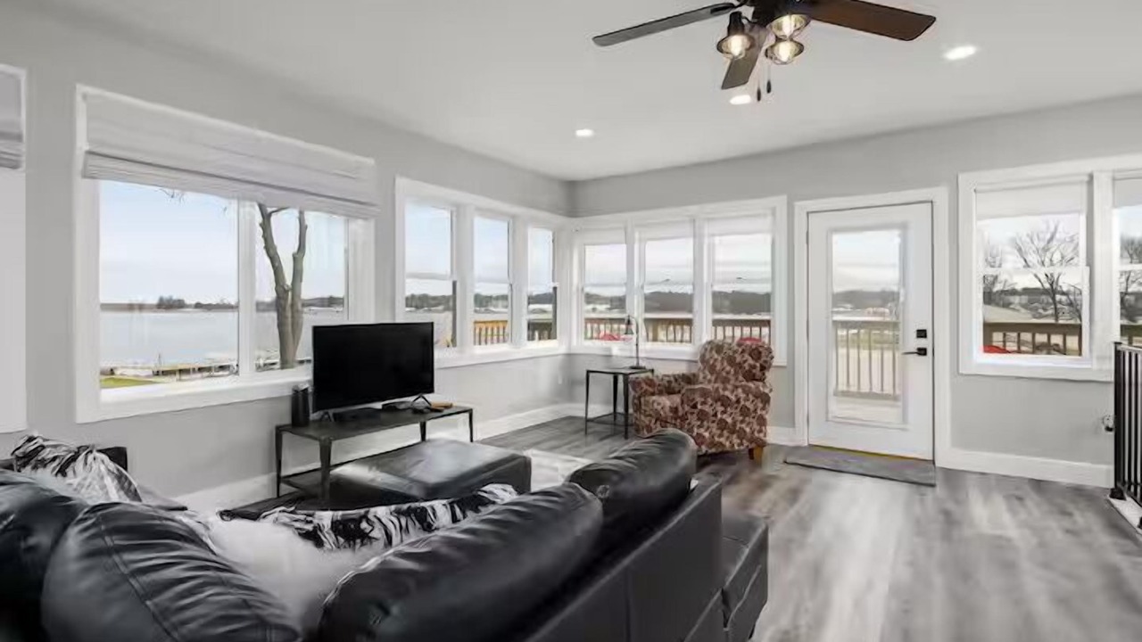 Photo of Livingroom in Montague