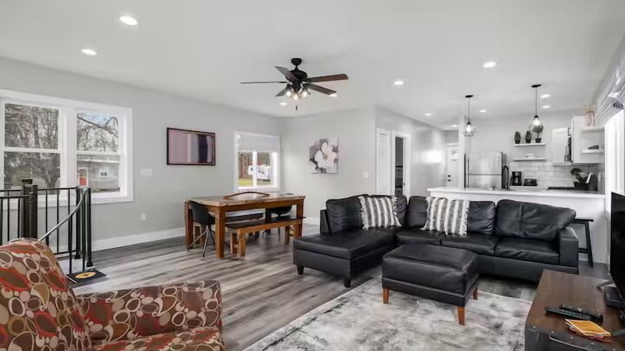 Photo of Livingroom in Montague