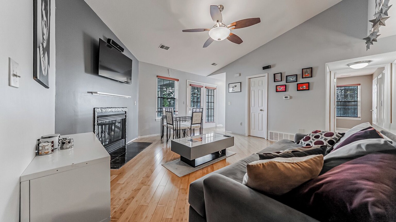 Photo of Livingroom in Fairview Park