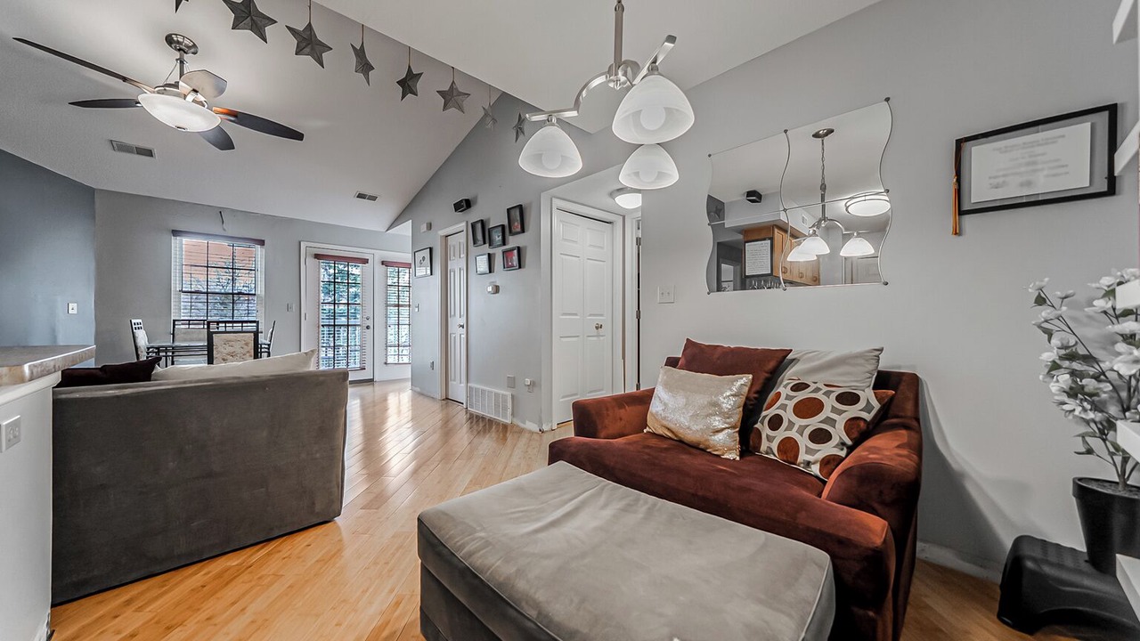Photo of Livingroom in Fairview Park