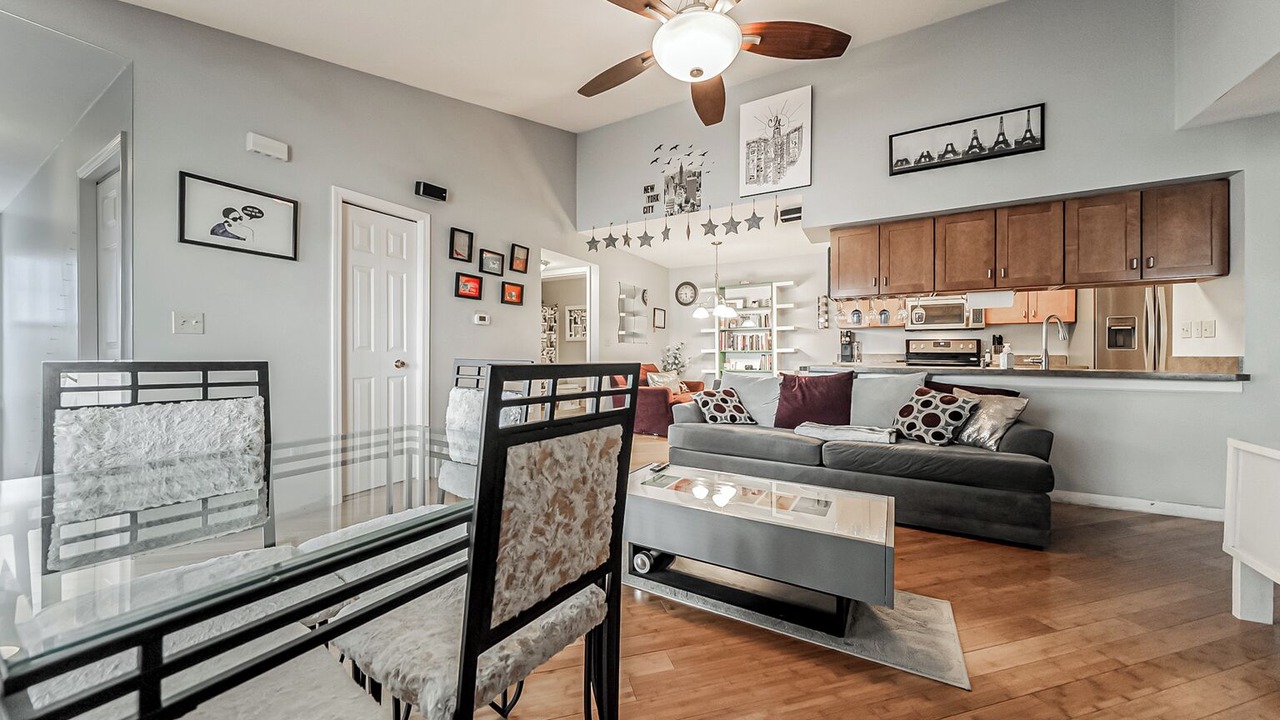 Photo of Livingroom in Fairview Park