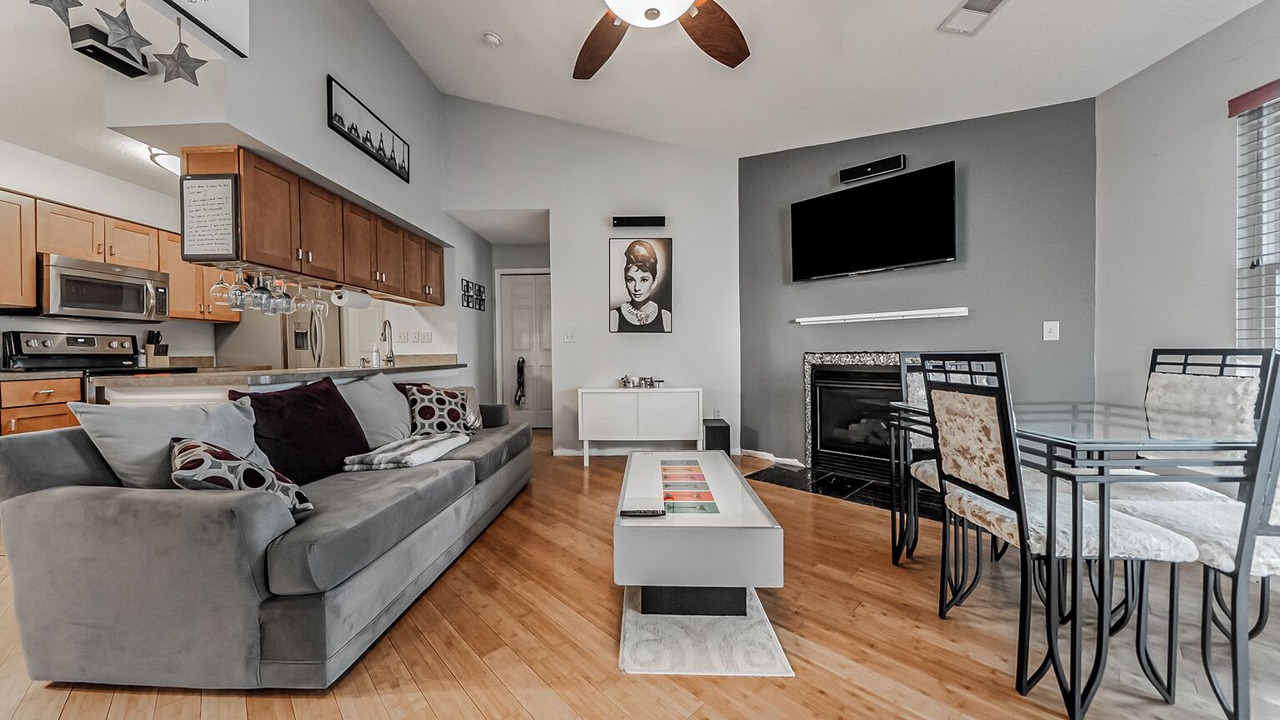 Photo of Livingroom in Fairview Park