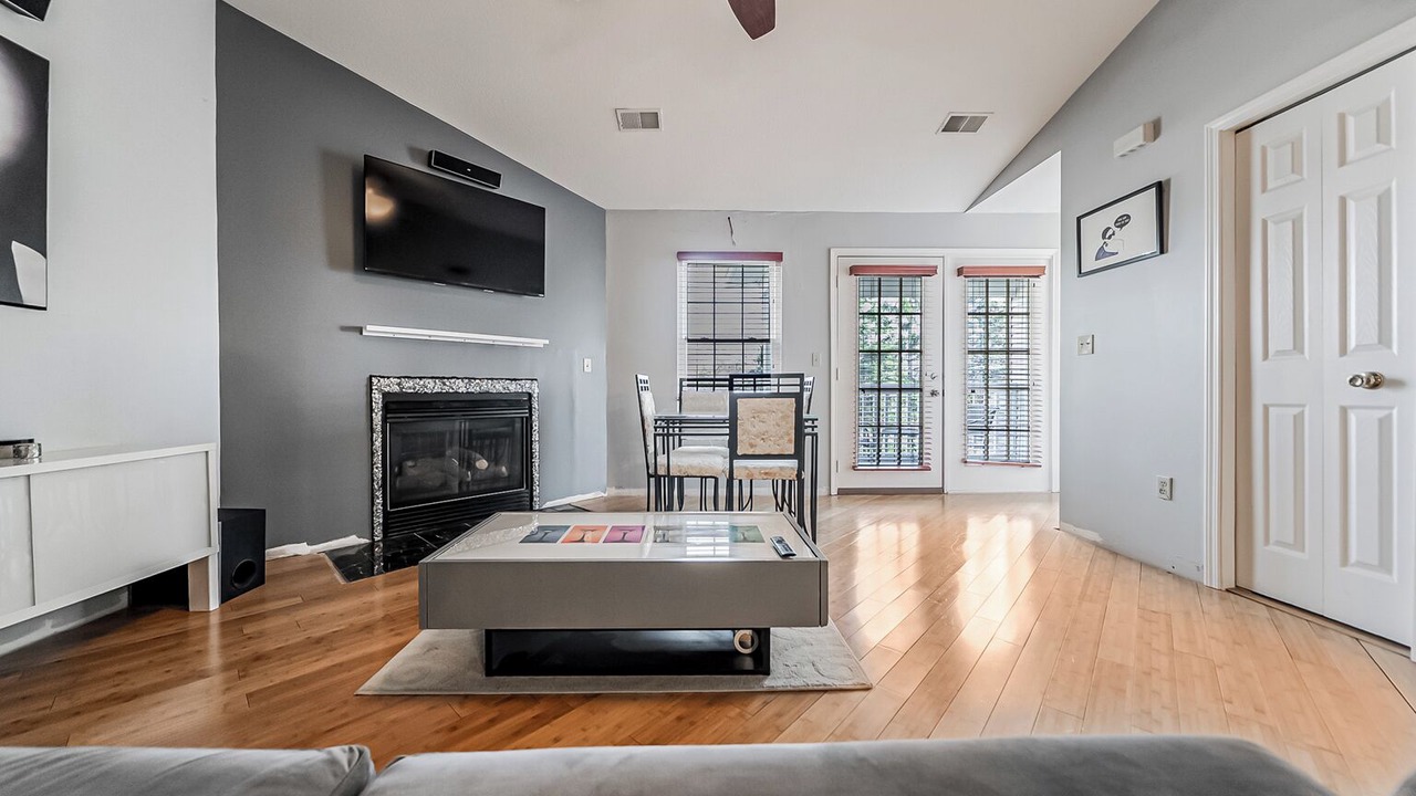 Photo of Livingroom in Fairview Park